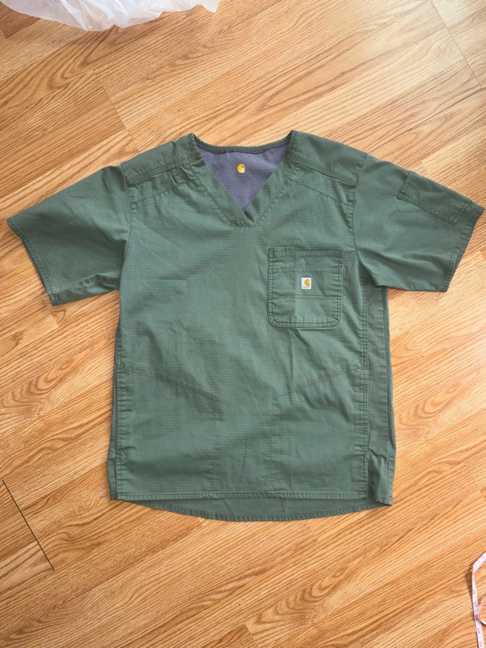 Carhartt Women’s Olive Green Short-Sleeve V-Neck Scrub Top Pocket Shirt Small